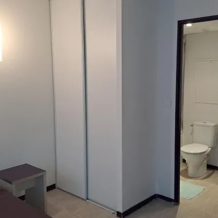 Studio Confortable Au Centre De